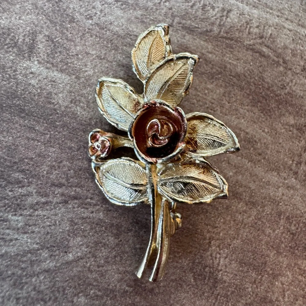 Avon Pin Brooch Gold Toned Roses And Leaves Vintage Collectibles Classic